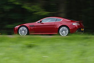 Aston Martin V12 Vantage - bildfrosseri!