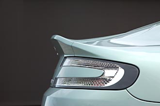 Aston Martin V12 Vantage - bildfrosseri!