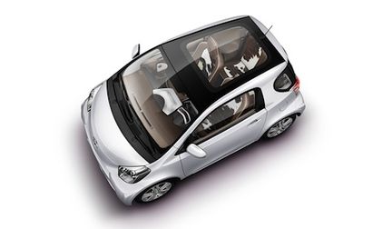Toyota visar Auris fullhybrid och Prius plug-in hybrid