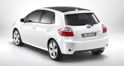 Toyota Auris blir hybrid med teknik från Prius