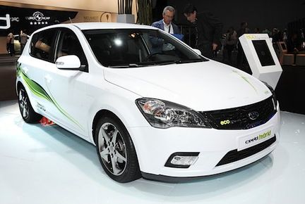 Kia visade två hybridkoncept - Sorento och Ceéd