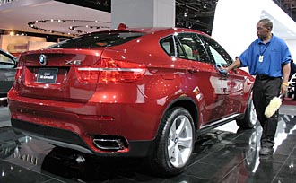 BMW X6 - vänder upp och ner på begreppen