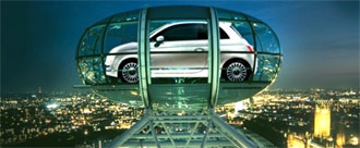 Fiat 500 svävar över London i kväll
