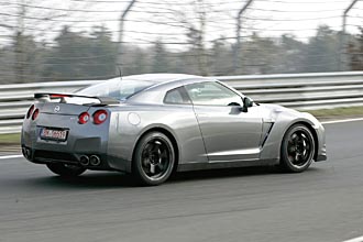 Nissan GT-R överraskar på Nürburgring