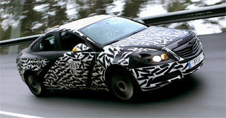 Opel tar egna spionbilder!
