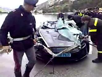 FILM: Bonds tjänstebil uppfiskad ur sjö