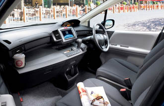 Honda Freed - liten minibuss för 8