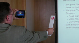 Nytt i höst: Navigatorn läser vägmärken och varnar för kurvor