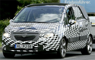 SPION: Opel Meriva fortsätter dölja sina dörrar