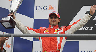 F1: Hamilton först över mållinjen men Massa vann