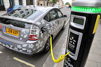 Toyota startar försök med plugin-hybrid i London