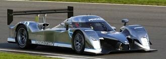 Peugeot visar 908 HDi hybridracer på Silverstone