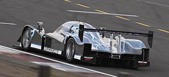 Peugeot visar 908 HDi hybridracer på Silverstone