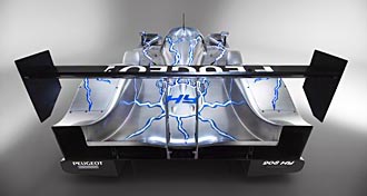 Peugeot visar 908 HDi hybridracer på Silverstone
