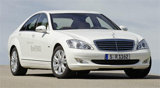 S-klass hybrid visas i Paris, säljs i juni 2009