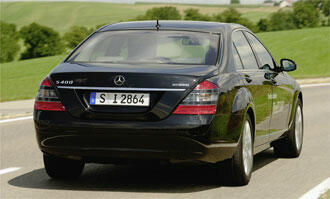 S-klass hybrid visas i Paris, säljs i juni 2009