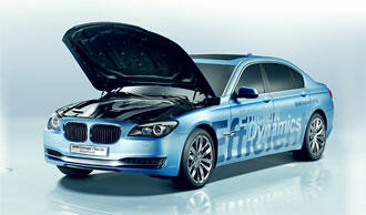 PARIS: BMW-hybrid med Mercedes-delar