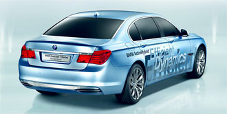 PARIS: BMW-hybrid med Mercedes-delar