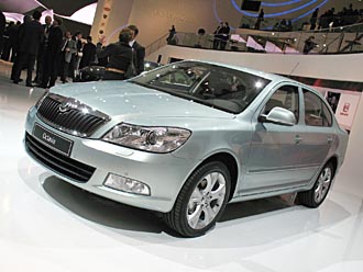 PARIS: Premiär för ansiktslyft Skoda Octavia