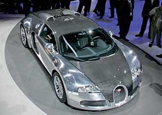 FRANKFURT: Naken-Bugatti - Veyron in på bara skinnet