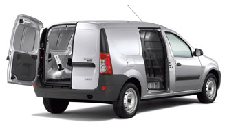 Första exemplaret av lågprisbilen Logan i Sverige