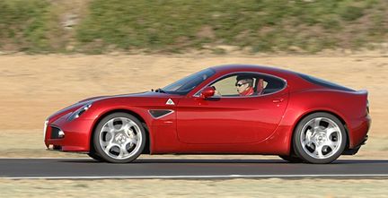 MotoGP-mästaren provar Alfa 8C