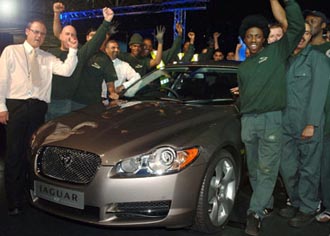 Första Jaguar XF är färdig