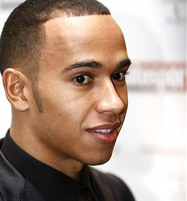 Lewis Hamilton av med körkortet