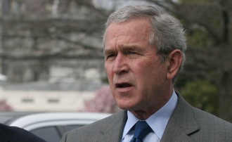 President Bush skrev under nya lagen