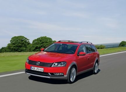 VW Passat utmanar Volvo XC70