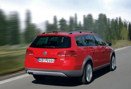 VW Passat utmanar Volvo XC70
