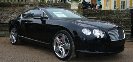 Här samlas Sveriges miljonärer för att köpa bil