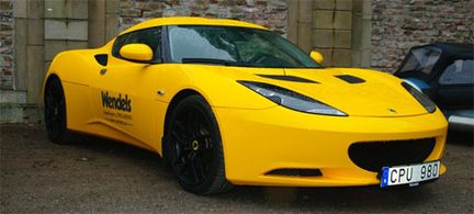 Här samlas Sveriges miljonärer för att köpa bil