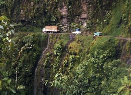FILM: Så ser världens läskigaste väg ut