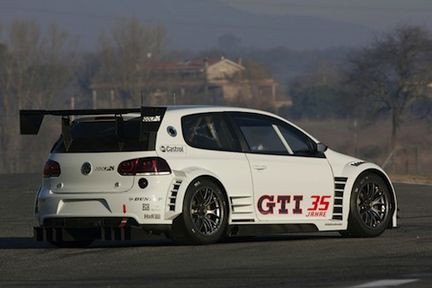 Här är Fredrik Ekbloms nya racerbil