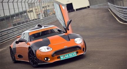 Huldt provkör ett jaktflyg - en Spyker LM85