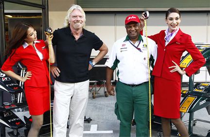 Branson blir flygvärdinna