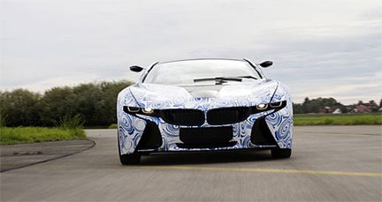 BMW:s snåla superbil har fått grönt ljus