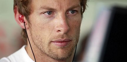 Button undkom väpnad attack i Sao Paulo