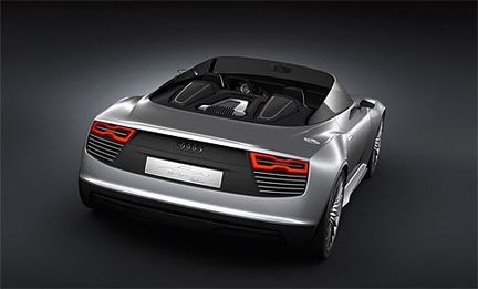 Audi e-tron Spyder kombinerar el och diesel