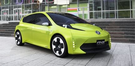 Toyota visar mini-Prius i Paris