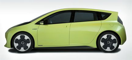 Toyota visar mini-Prius i Paris