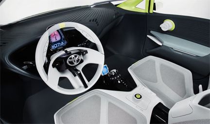 Toyota visar mini-Prius i Paris