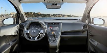 Toyota Verso-S - nya minibussen visas i Paris