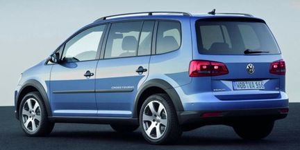 VW CrossTouran förnyar sig