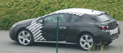 Här är sportiga Astra Coupé