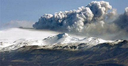 Vulkanen stoppar flera bilfabriker