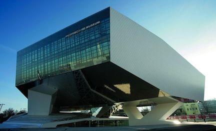 Porsche museum firar ett år