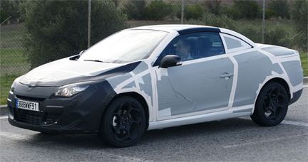 Mégane CC strippar inför Genève