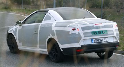 Mégane CC strippar inför Genève